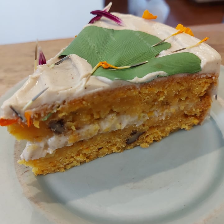 photo of la chica de los sanguches Carrot Cake shared by @veganbandit on  02 May 2023 - review