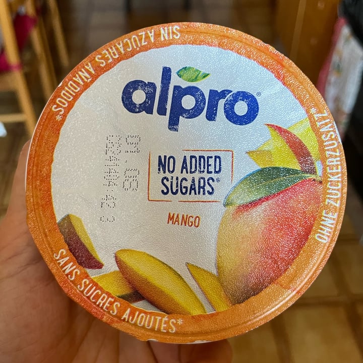 photo of Alpro alpro yogurt di soia mango shared by @cinziagilmore on  13 Jul 2023 - review
