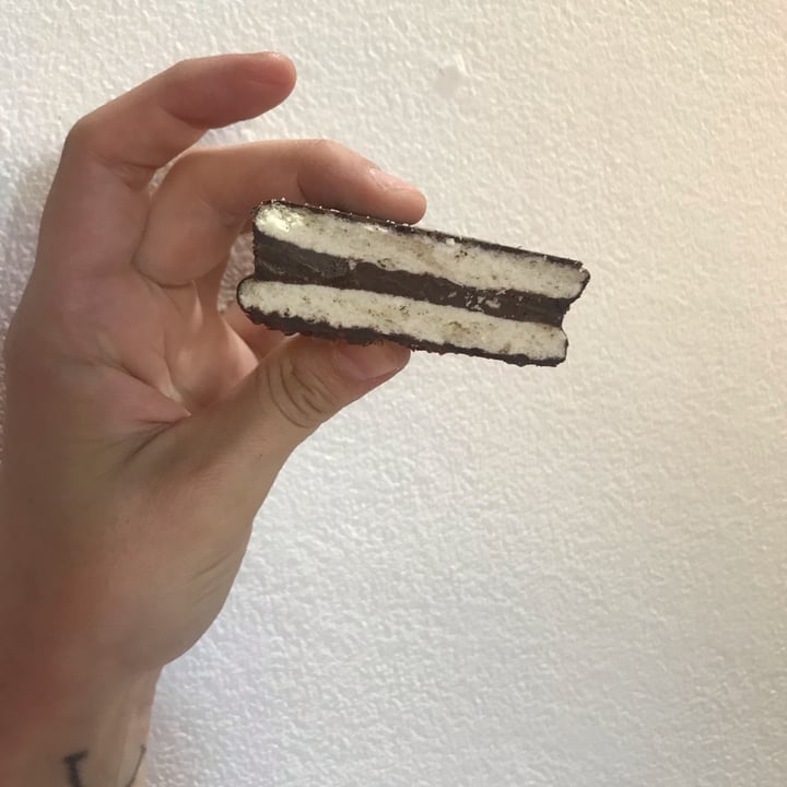 photo of On Track Alfajor Relleno Cacao shared by @kacerutti on  04 Jan 2023 - review