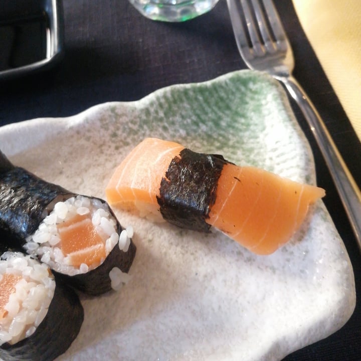 photo of Domò Sushi Nigiri salmone vegano shared by @affiliazen on  04 Apr 2023 - review