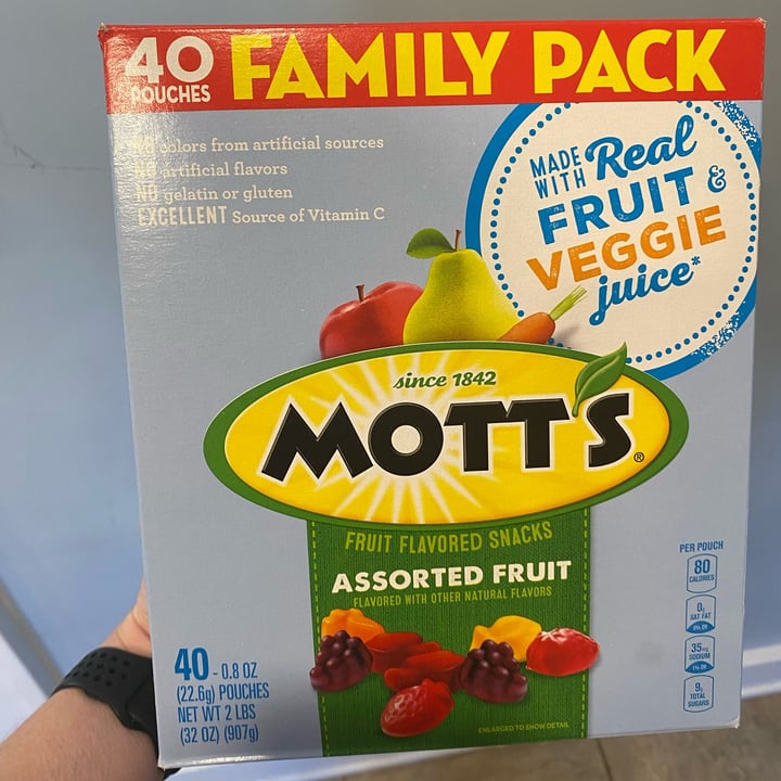 photo of Mott's Assorted Fruit Snacks shared by @brittanymiller on  24 Dec 2022 - review