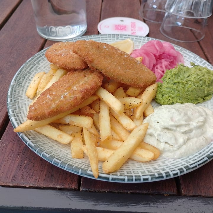 photo of The Cornish Arms Hotel Tempura Battered Fishless' & Chips shared by @veganadam on  02 Mar 2023 - review
