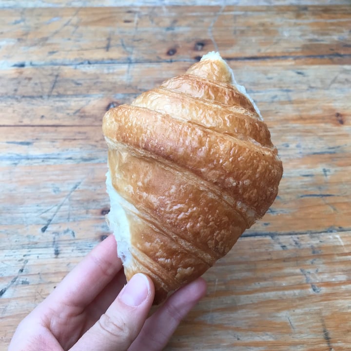 photo of Land&Monkeys Croissant shared by @arenavegan on  12 Jan 2023 - review