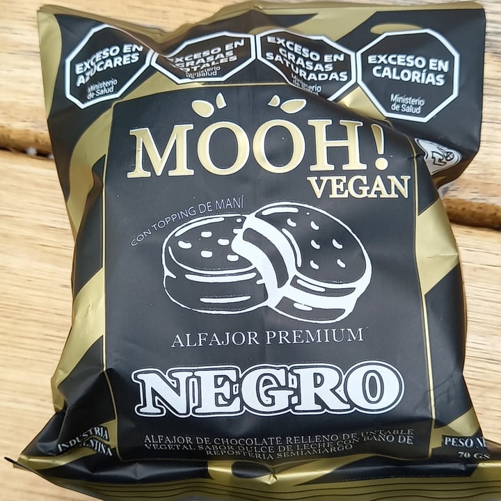 photo of MOOH! vegan ALFAJOR VEGANO NEGRO - MOOH VEGAN shared by @luisanastier on  14 Jul 2023 - review