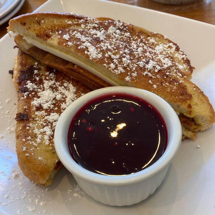 photo of J. Selby's monte cristo shared by @compassionatekisses on  15 Aug 2023 - review