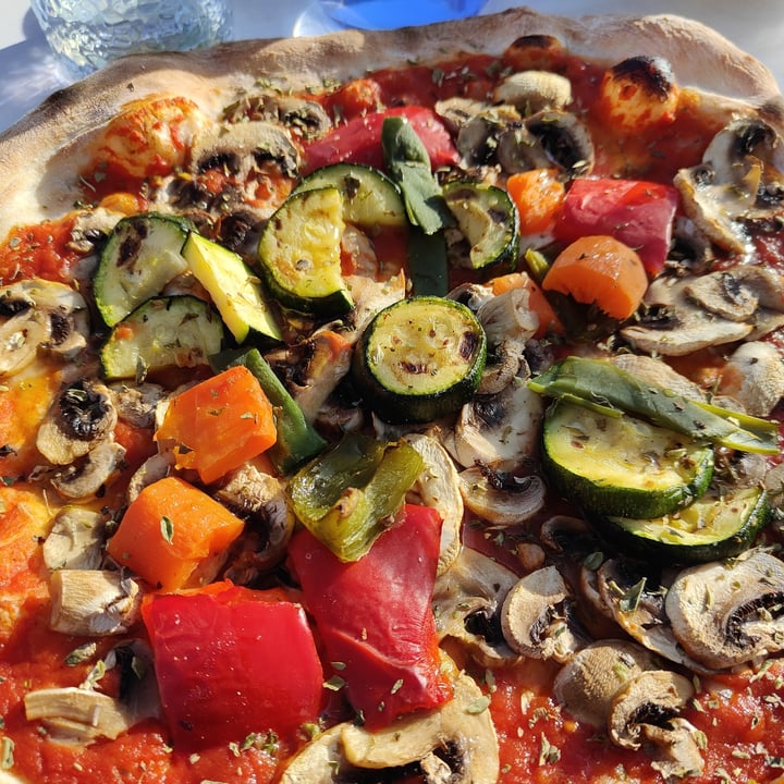 photo of Mamma Mia - Trattoria & Pizzeria Italiana Pizza de verduras shared by @sym on  26 Feb 2023 - review