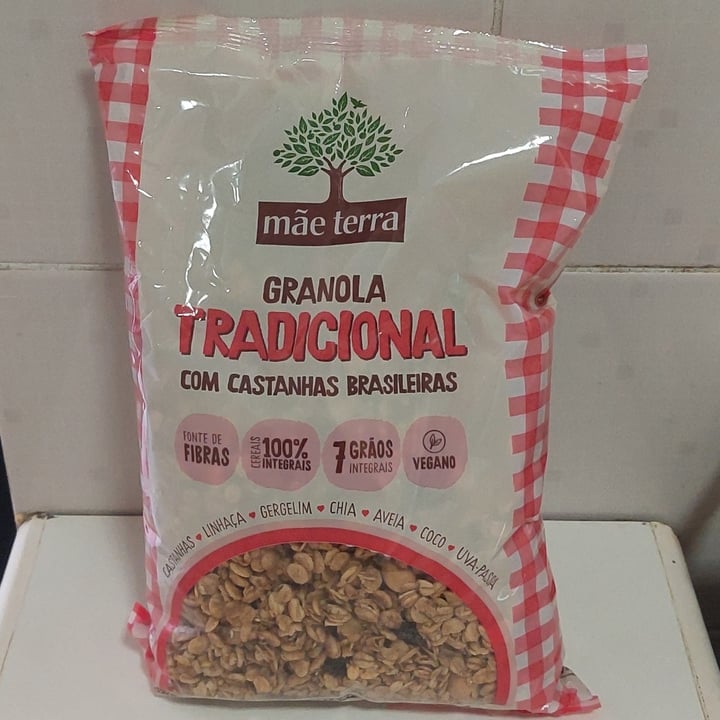 photo of Mãe Terra Granola tradicional com castanhas brasileiras shared by @jcasati on  12 Feb 2023 - review