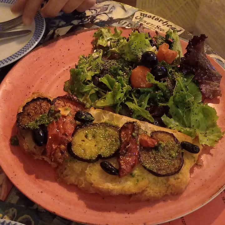 photo of Yeah Aveiro Bruschetta, pizza and foccacia shared by @urcoolveganfriend on  03 Apr 2023 - review