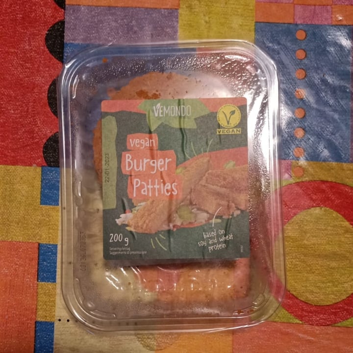 photo of Vemondo vegan burger patties shared by @dippy on  03 Jan 2023 - review