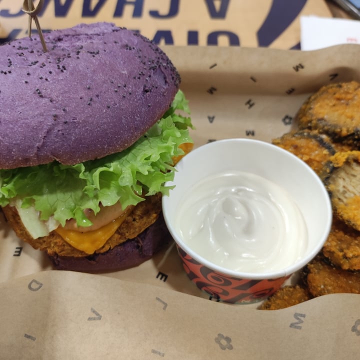 photo of Flower Burger Cherry Bomb shared by @chiaf on  04 Jan 2023 - review