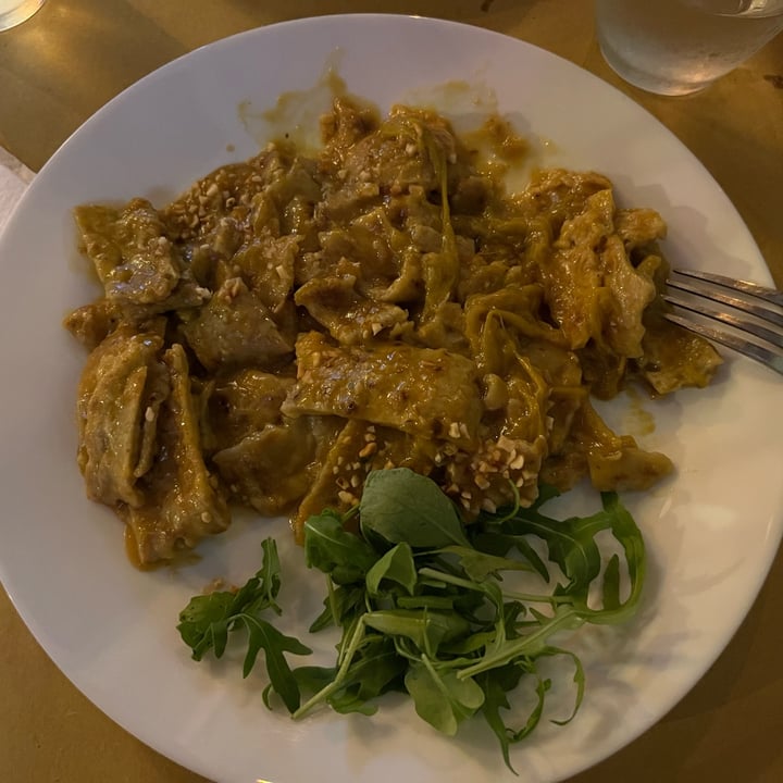 photo of Il Vegano - Firenze Straccetti di crêpes di kamut e grano saraceno con salsa di porri, curcuma e nocciole shared by @ilarencik on  17 Jul 2023 - review