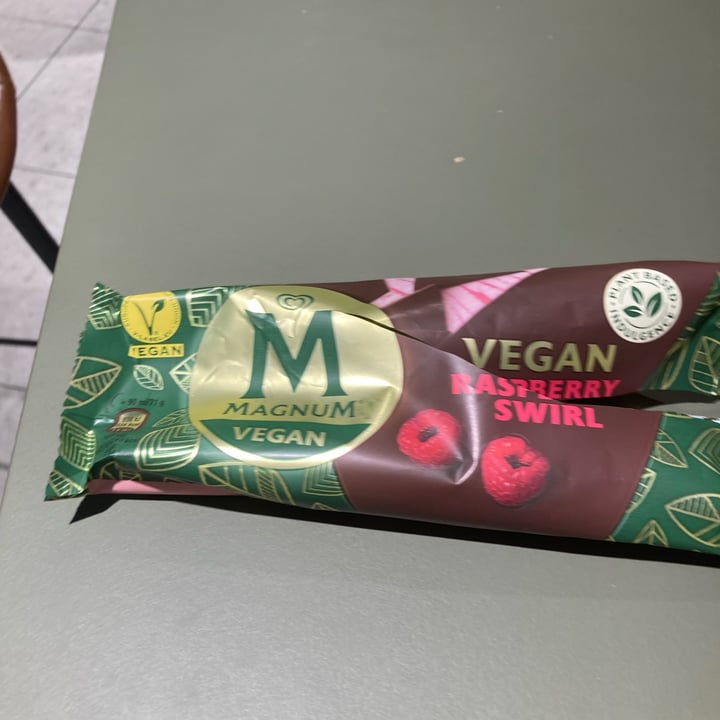 photo of Magnum Vegan Raspberry Swirl shared by @tizianat2 on  14 Aug 2023 - review