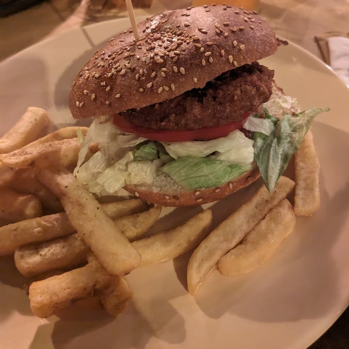 photo of MACONDO - Pub Indipendente e Bistrot Burger veg shared by @niniane on  03 Jun 2023 - review