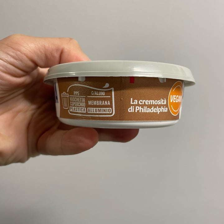 photo of Philadelphia Almond & Oat Based shared by @cinziagilmore on  28 May 2023 - review