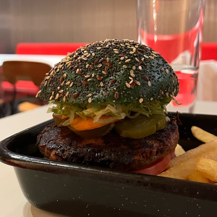 photo of Williamsburg Burger Bar Beyond Willy shared by @magicvegan on  18 Feb 2023 - review