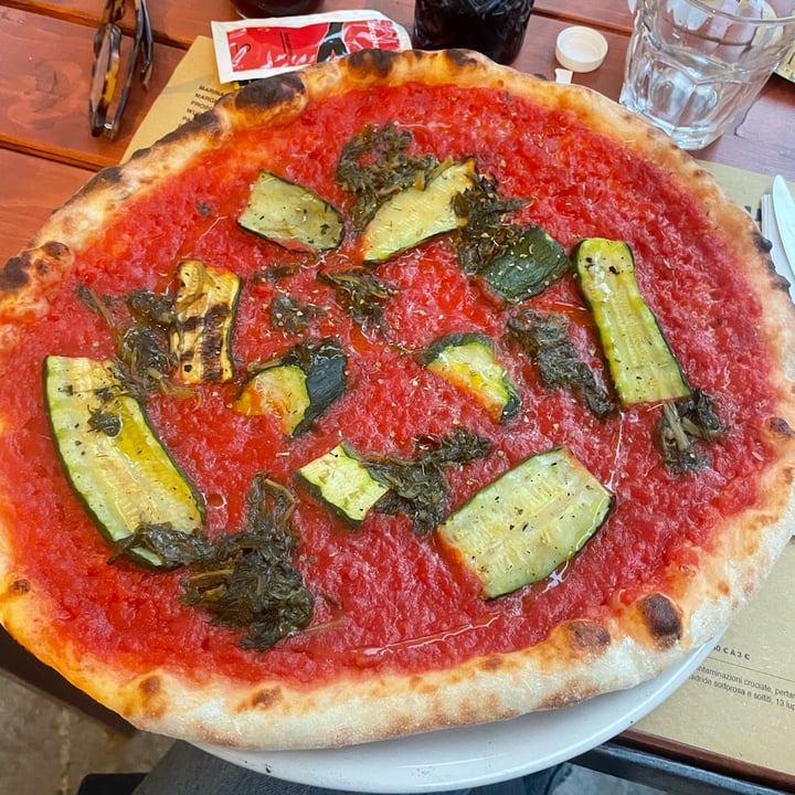 photo of Bar Pizzeria Garbus marinara con friarielli e zucchine shared by @julietsacco on  04 Jun 2023 - review