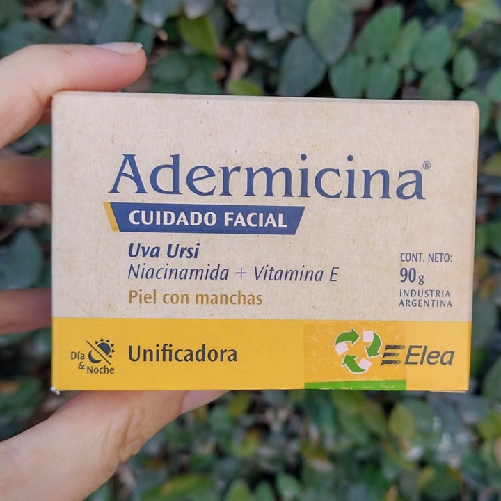 photo of adermicina Crema unificadora con Niacinamida y Vitamina E shared by @barbivll on  09 Feb 2023 - review