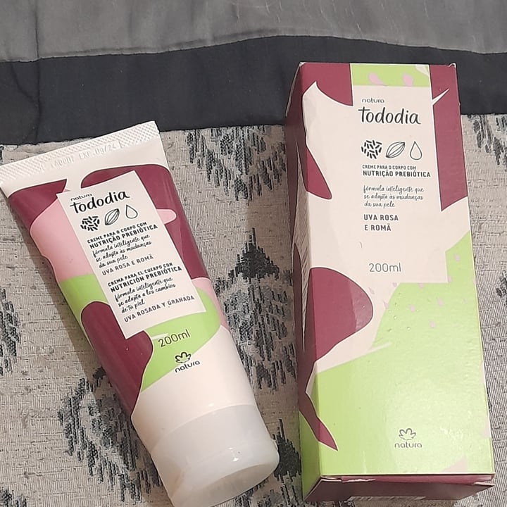 photo of Natura crema corporal tododia uva rosada y granada shared by @esmeruiz on  14 Mar 2023 - review