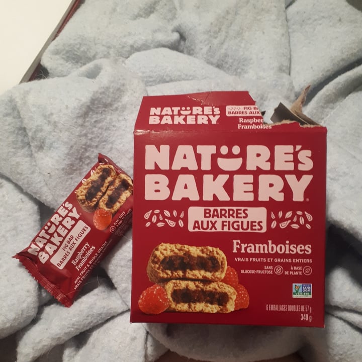 photo of Nature's Bakery raspberry fig bar shared by @anniepoppy on  24 Feb 2023 - review