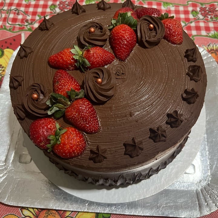 photo of Uai Vegano Bolo De Chocolate Com Morango shared by @karynacezar on  14 May 2023 - review