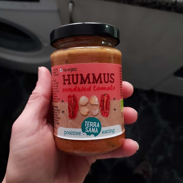 photo of Terra Sana Hummus sundried tomato shared by @sabrinamurua on  26 Dec 2022 - review