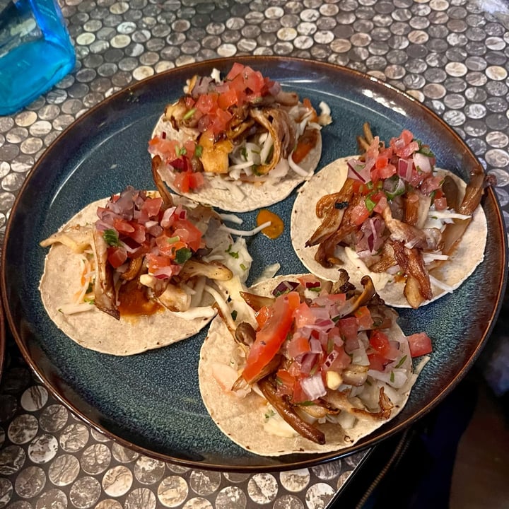 photo of Love Shack Charred Oyster Mushroom Tacos shared by @sofiaefragile on  08 Jul 2023 - review