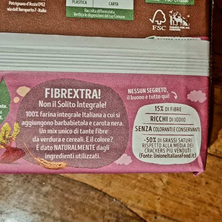 photo of Misura cracker integrali con barbabietola e carota nera shared by @invariance on  20 Apr 2023 - review