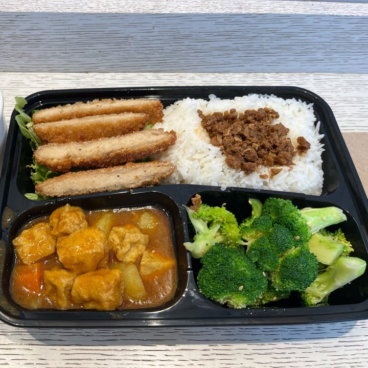 photo of Spring Cafe Salt Pepper Chicken bento box shared by @mariuu on  22 Mar 2023 - review