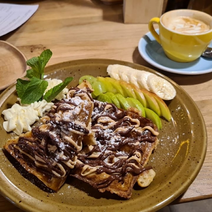 photo of Palo Verde Bistro Waffle con crema al cioccolato shared by @arip30 on  29 Jun 2023 - review