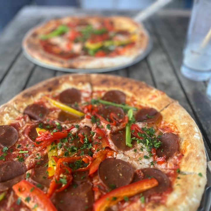 photo of Harvest Pizzeria Vegan Pepperoni & Peppers Pizza shared by @shaykrobin on  07 May 2023 - review