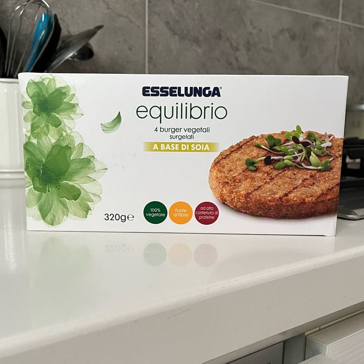 photo of Esselunga equilibrio burger Vegetali A Base Di Soia shared by @isarab on  21 Jan 2023 - review