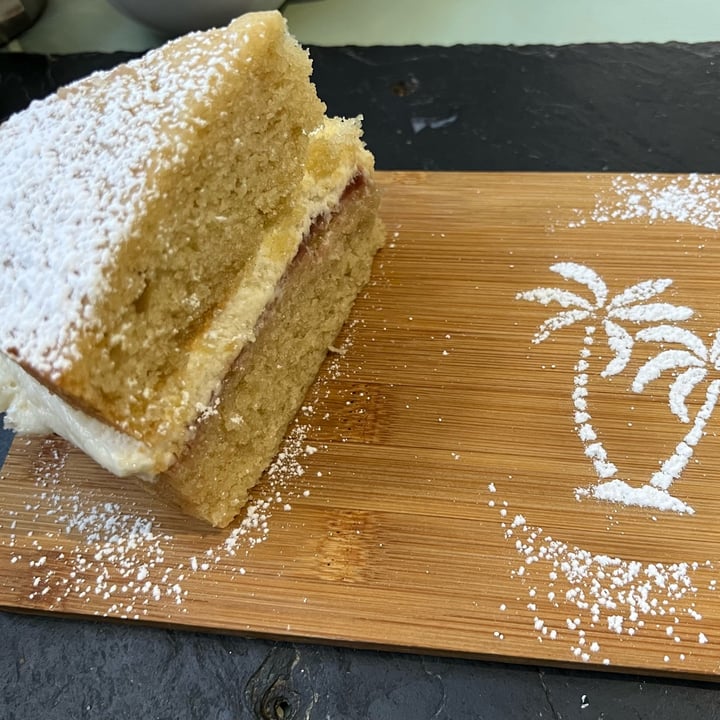 photo of Green Island Bistro Victoria Sponge Cake shared by @vegansearchparty on  07 Apr 2023 - review