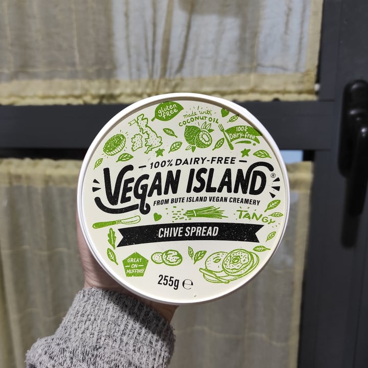 photo of vegan island dairy free spread shared by @kobthel on  30 Jan 2023 - review