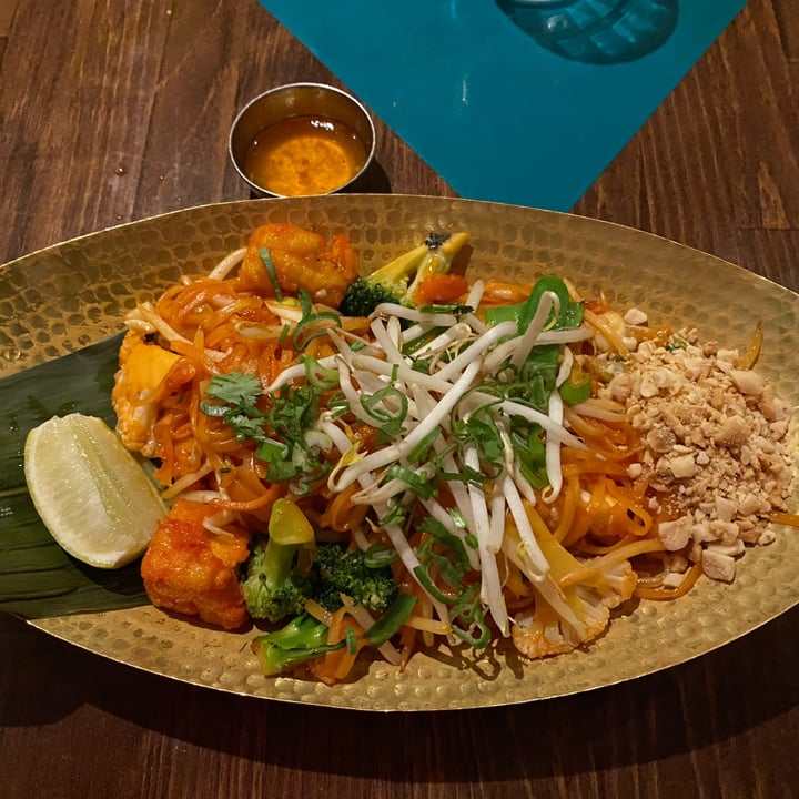 photo of took took vegan Pad Thai shared by @cassgloriaeats on  12 Mar 2023 - review