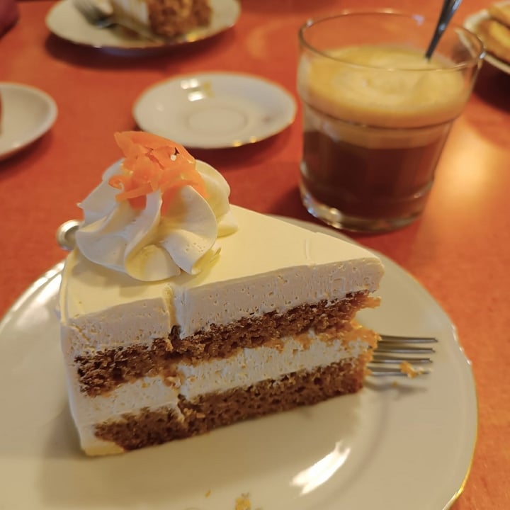 photo of Snug The Comfort Café carrot cake shared by @numi on  05 Feb 2023 - review