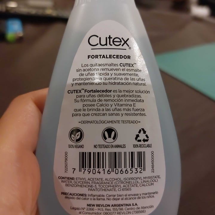 photo of Cutex Quitaesmalte shared by @lulikurpiel on  01 Feb 2023 - review