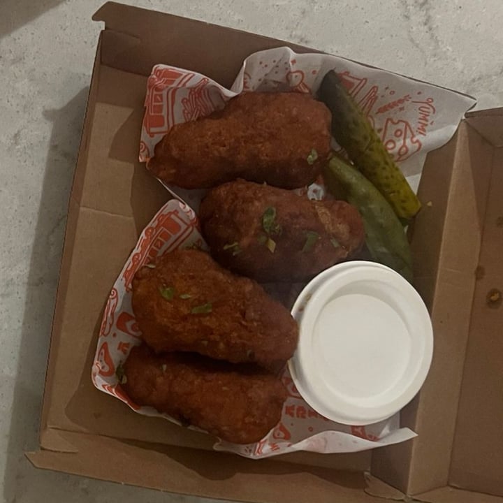 photo of Red Sparrow Pizza Buffalo Drumsticks shared by @crueltyfreetan on  09 May 2023 - review