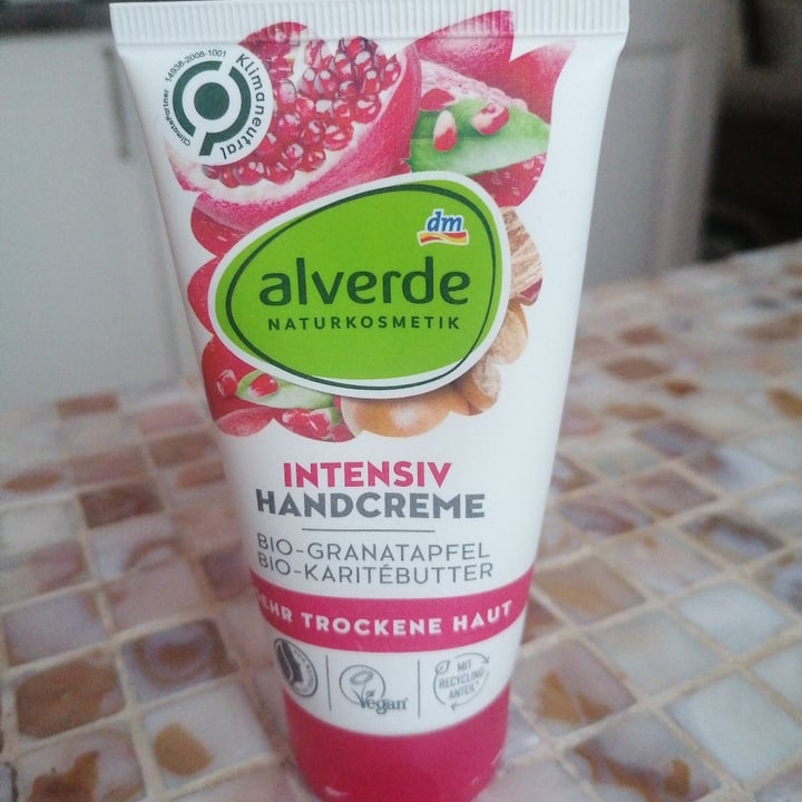 photo of Alverde Naturkosmetik intensity handcreme shared by @isabellagaranzini on  09 Apr 2023 - review