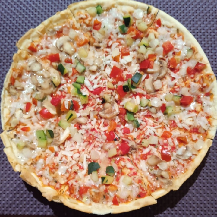 photo of Eroski pizza vegana shared by @-larissa- on  25 Jun 2023 - review