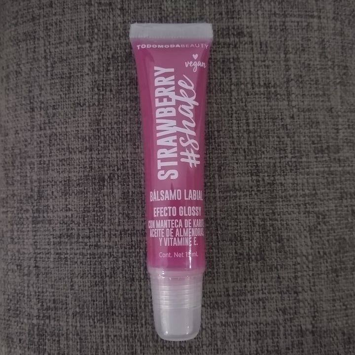 photo of Todomoda Beauty Bálsamo labial glossy strawberry #shake shared by @pamarg on  30 Apr 2023 - review