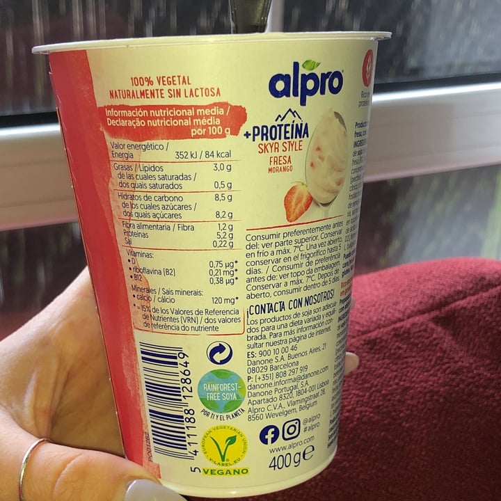 photo of Alpro Yogur Skyr style Fresa shared by @noelite on  28 Jan 2023 - review