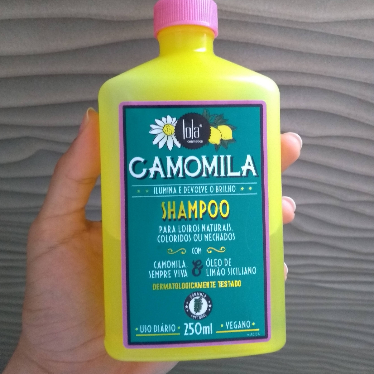 Lola Cosmetics Camomila Shampoo Review | abillion