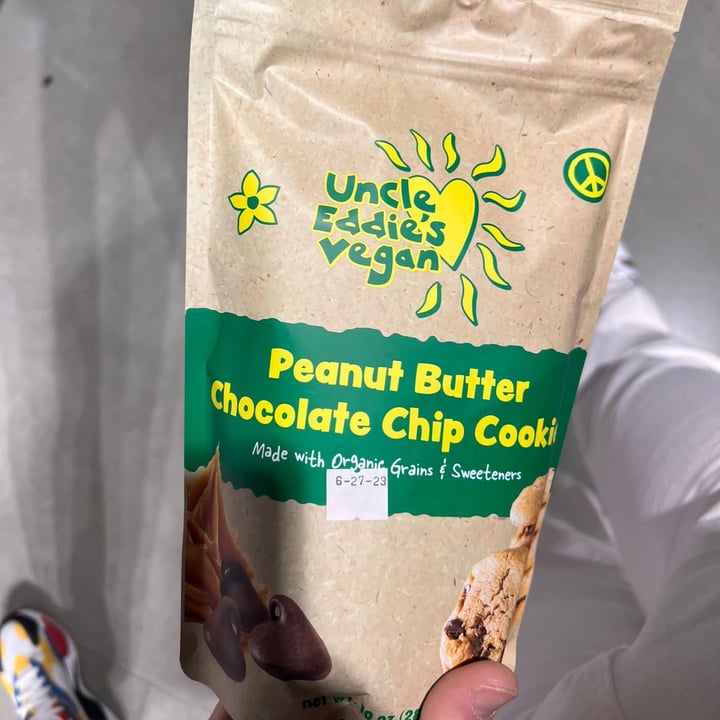 photo of Uncle Eddie’s Vegan Peanut Butter Chocolate Chip Cookies shared by @charlotteauxfraises on  31 May 2023 - review