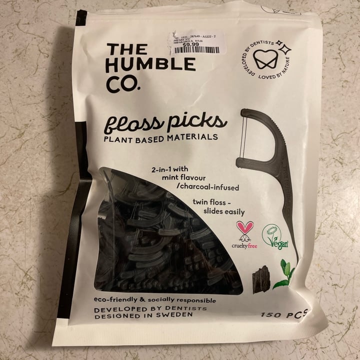 photo of The Humble Co. Charcoal floss picks shared by @snoooz on  28 Feb 2023 - review