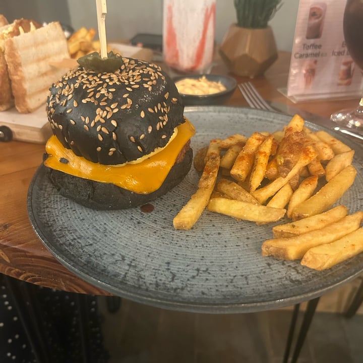 photo of Nomas Gastrobar (former Ethos Concept Store) Signature Burger and Fries with Asian Mayo shared by @kadiegray10 on  16 Jul 2023 - review