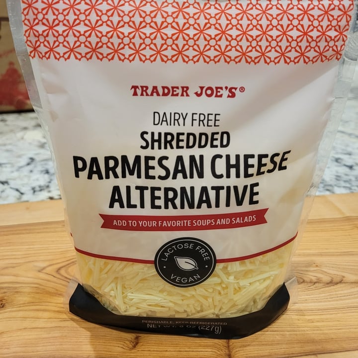 photo of Trader Joe's Dairy-free shredded parmesan cheese alternative shared by @pinkobsessedvegan on  11 Jan 2023 - review