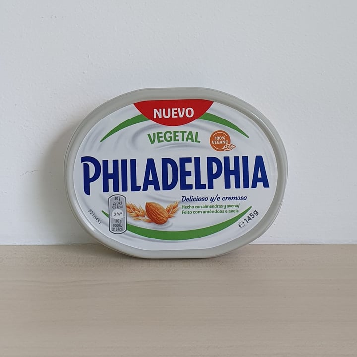 photo of Philadelphia Philadelphia Vegetale Mandorle Avena shared by @fivefeetvegan on  30 Jun 2023 - review