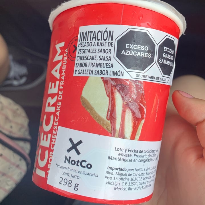photo of NotCo cheesecake de frambuesa shared by @mariaart on  28 May 2023 - review