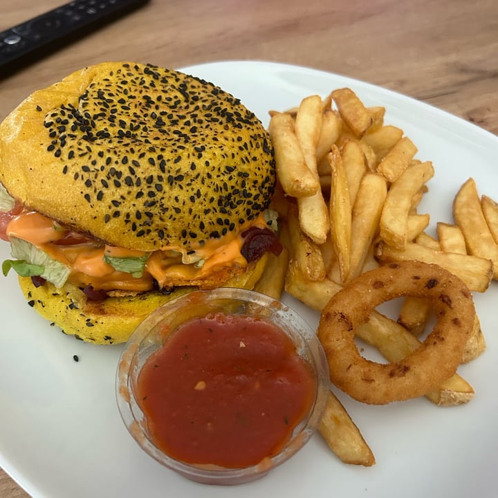 photo of Teta Frida pland based burger shared by @tejajavernik on  23 May 2023 - review