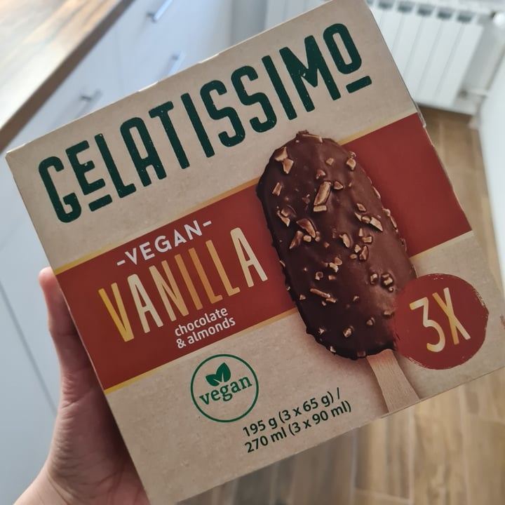 photo of Gelatissimo Vegan Vanilla Chocolate & Almond Ice Cream shared by @kava-i-trava on  01 May 2023 - review